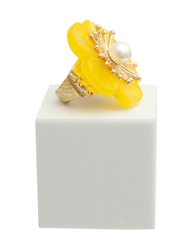 Marbled Yellow Flower Gold Ring